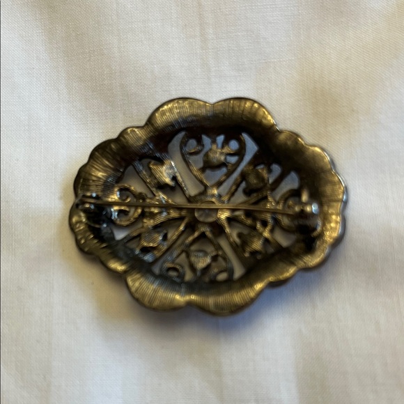 Antique-Style Rhinestone Brooch - Picture 2 of 2
